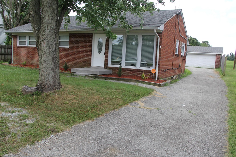 5902 E Manslick Rd, Louisville, KY 40219 - photo 1