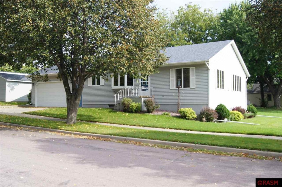 526 N Garden St, New Ulm, MN 56073 - photo 1