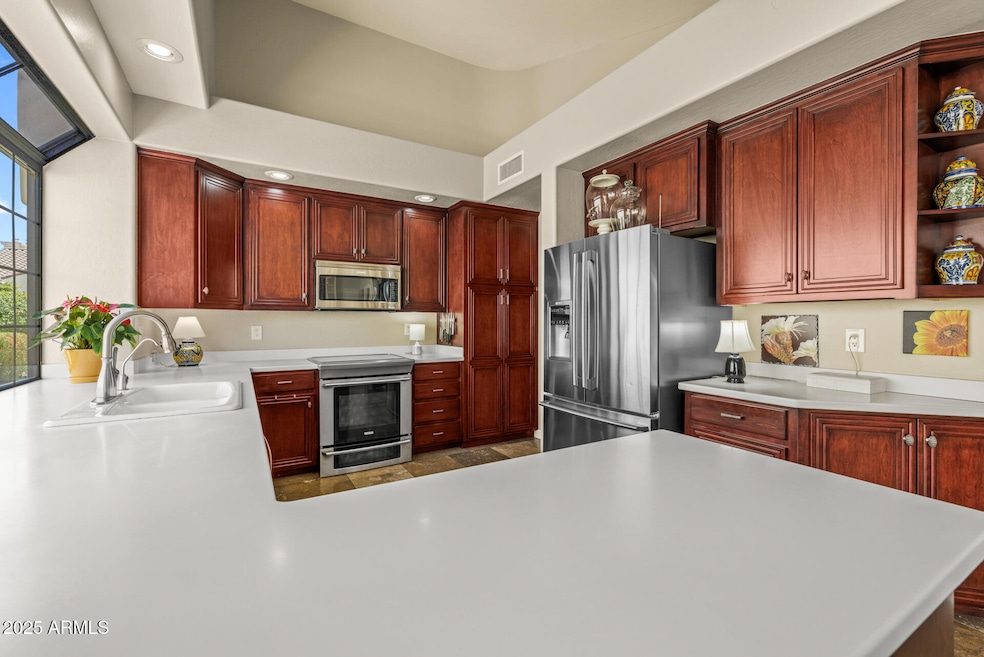 15)KITCHEN