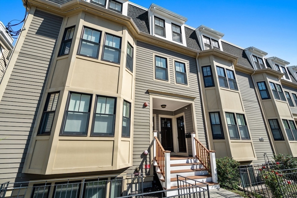 110 Park St unit 3, West Roxbury, MA 02132 - photo 1