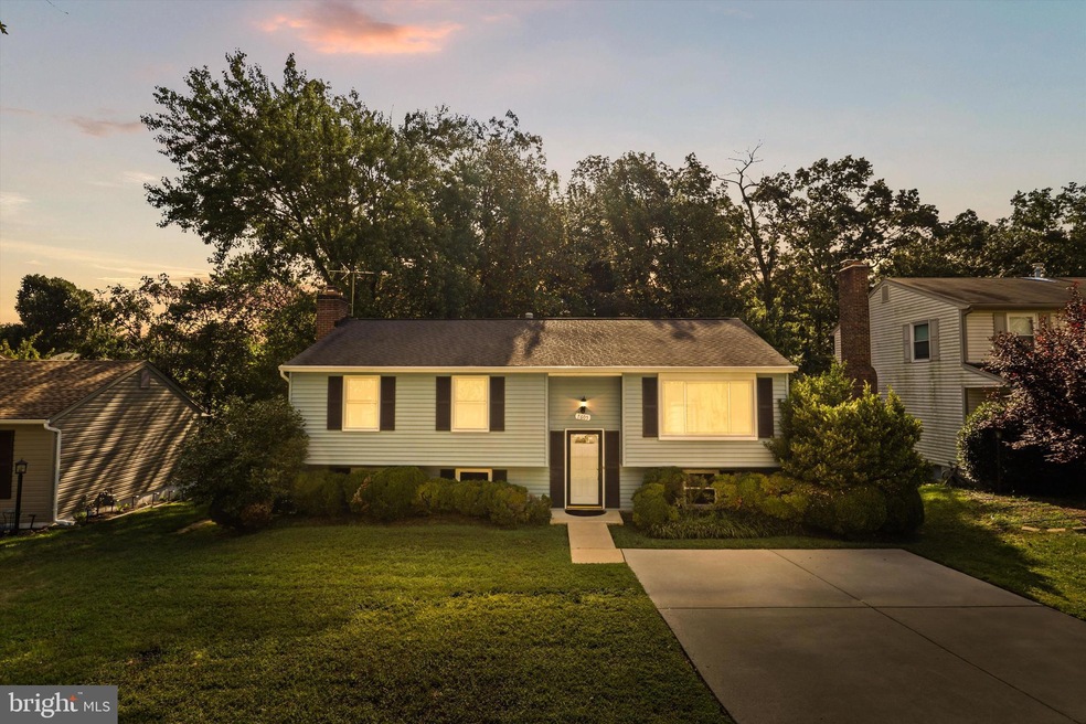 7605 Fallswood Way, Lorton, VA 22079 - photo 1