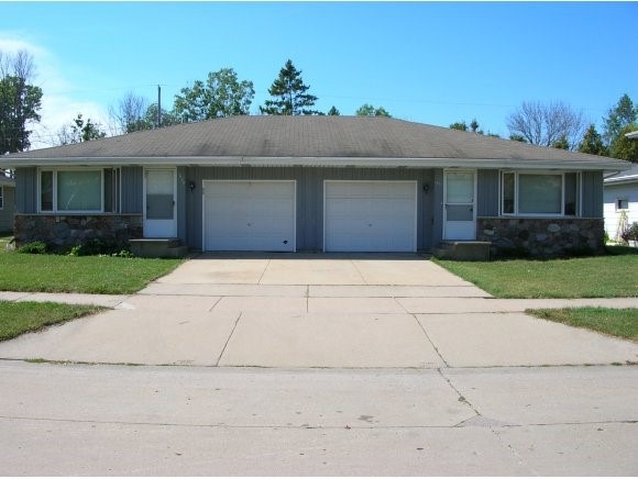 1629 N Birchwood Ave, Appleton, WI 54914 - photo 1