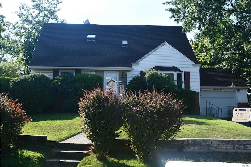 65 Daley St, New Hyde Park, NY 11040 - photo 1