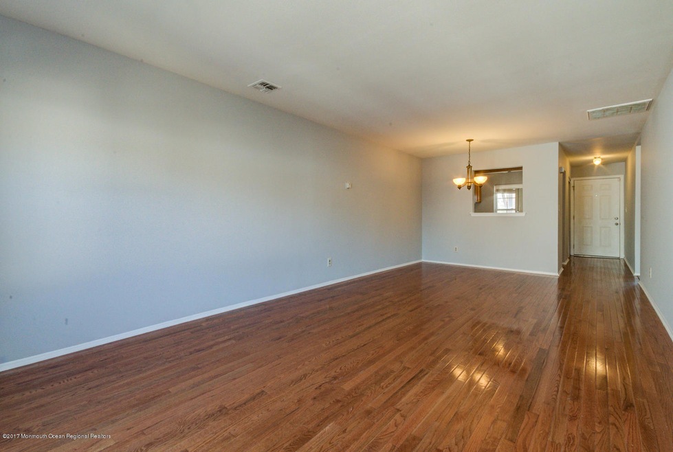 65 County Rd Clifford NJ 07721-large-008