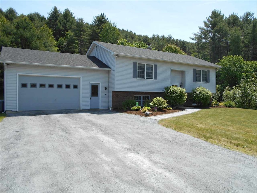 121 Laurel Dr, Saint Johnsbury, VT 05819 - photo 1