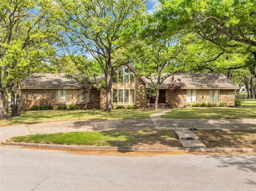 View of front of house featuring a front lawn
