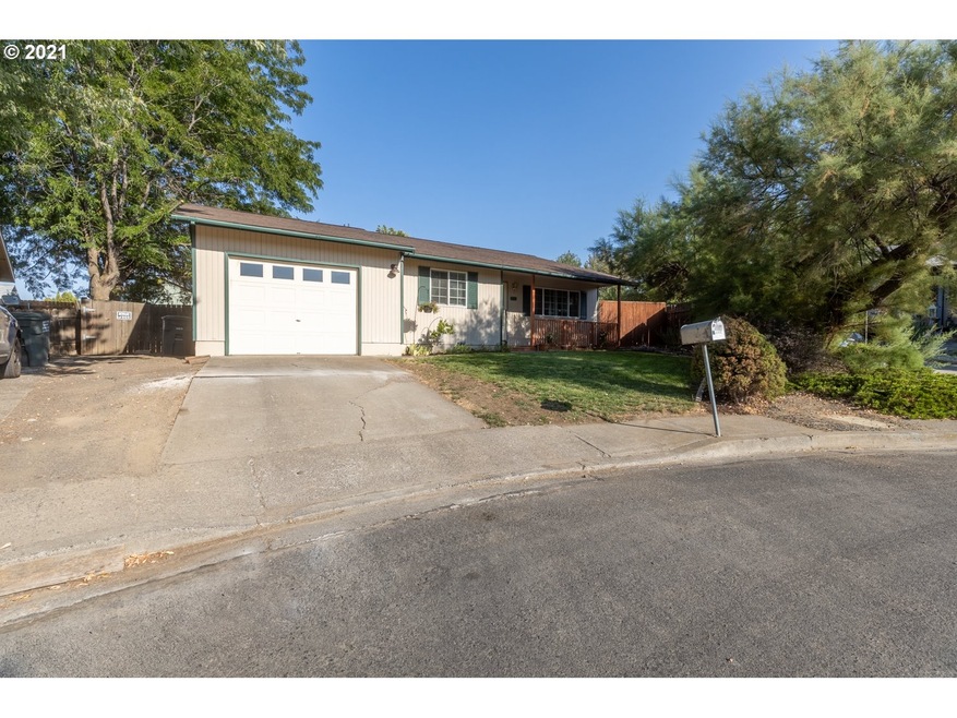 1318 SW 3rd Place, Pendleton, OR 97801 - photo 1