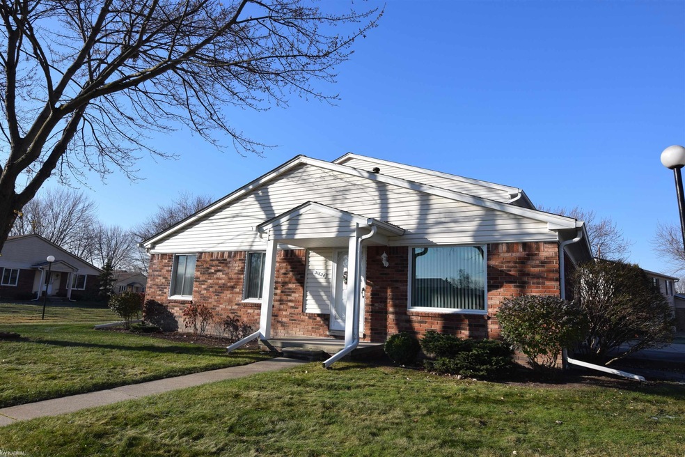 31624 Breezeway unit 53, Chesterfield, MI 48047 - photo 1