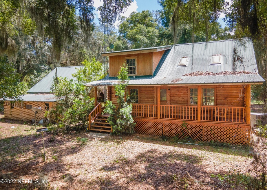 136 Fishermans Dr, Interlachen, Florida