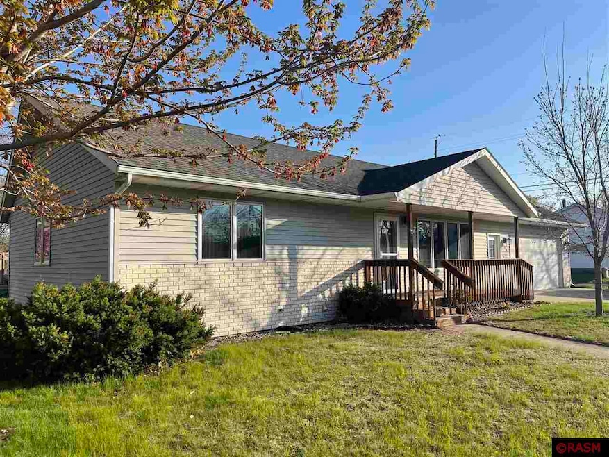 418 12th St N, New Ulm, MN 56073 - photo 1