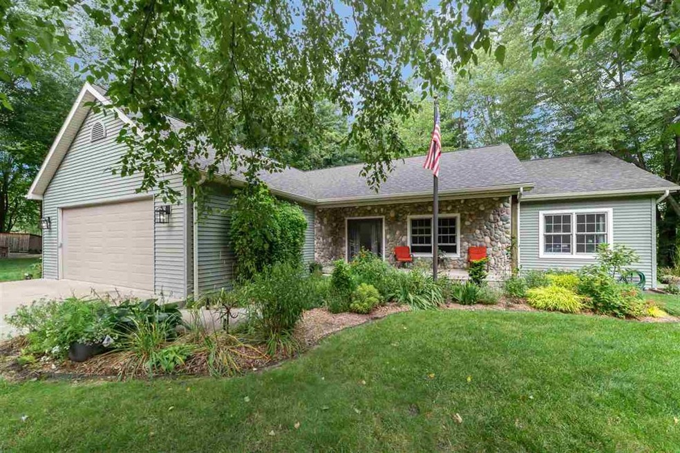 1033 E Mystic Cir, Midland, MI 48640 - photo 1