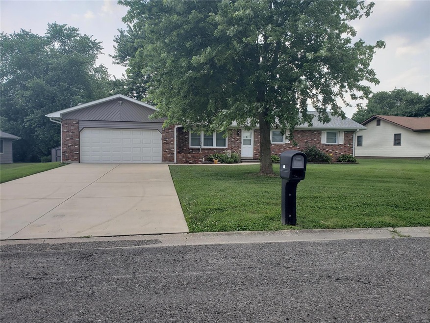 216 Willow Dr, Collinsville, IL 62234 - photo 1