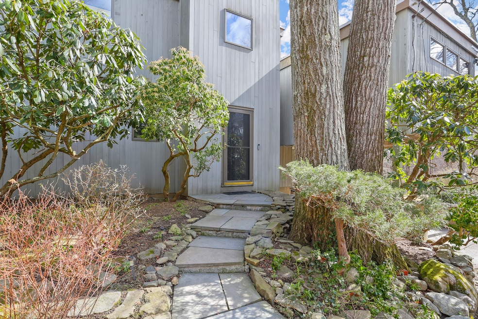 76 Erskine Rd, Stamford, CT 06903 - photo 1