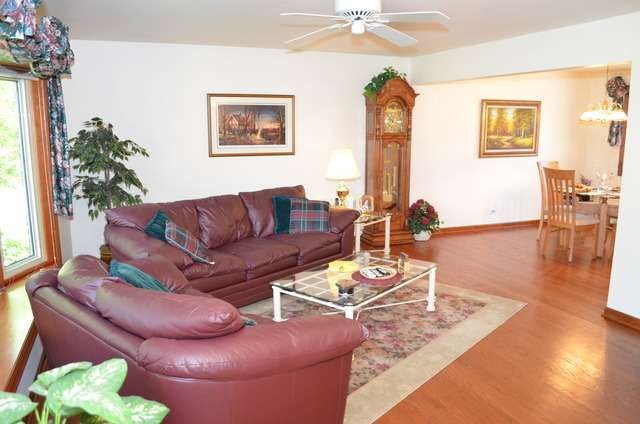 29W281 Wagner Rd, Naperville, IL 60564 - photo 1