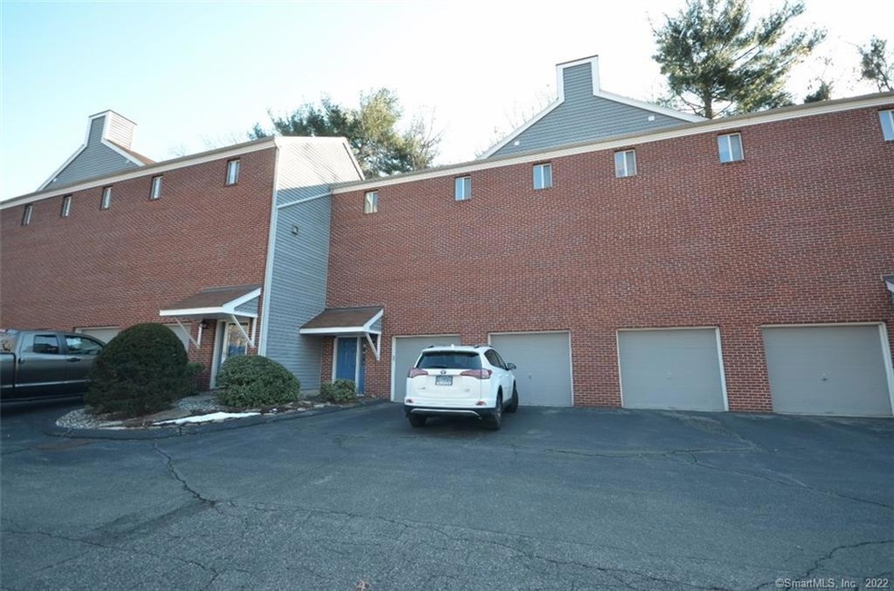 403 Unquowa Rd unit 403, Fairfield, CT 06824 - photo 1