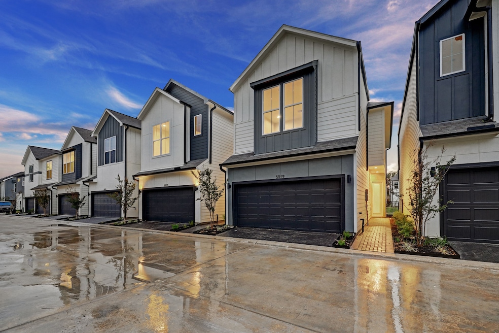 2306 Silva Park Ln, Houston, TX 77091 - photo 1