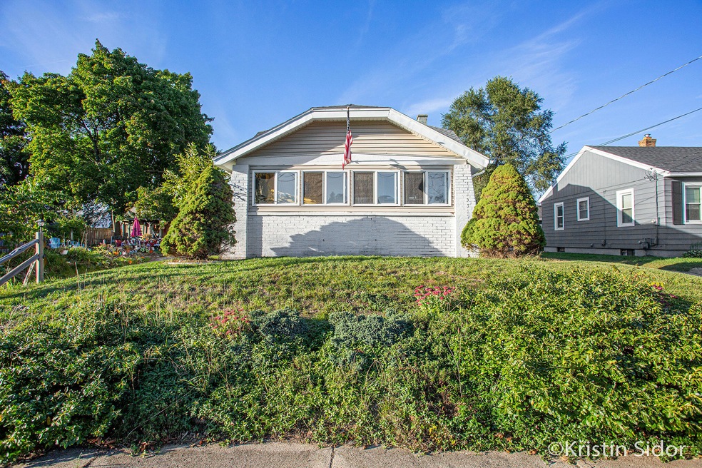 1159 Beechwood St NE, Grand Rapids, MI 49505 - photo 1