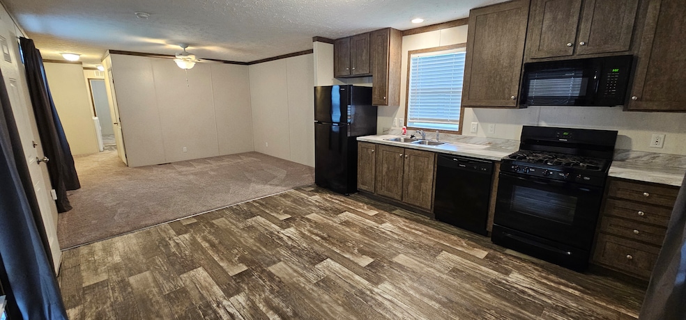 279 Mulberry unit 279, Belleville, MI 48111 - photo 1