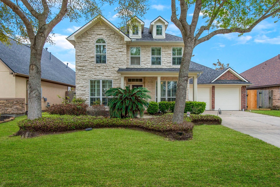 1551 Garden Lakes Dr, Friendswood, TX 77546 - photo 1