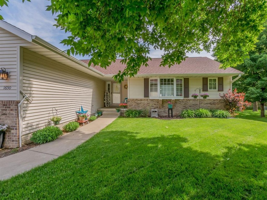 1650 Hillcrest Ct, Marion, IA 52302 - photo 1