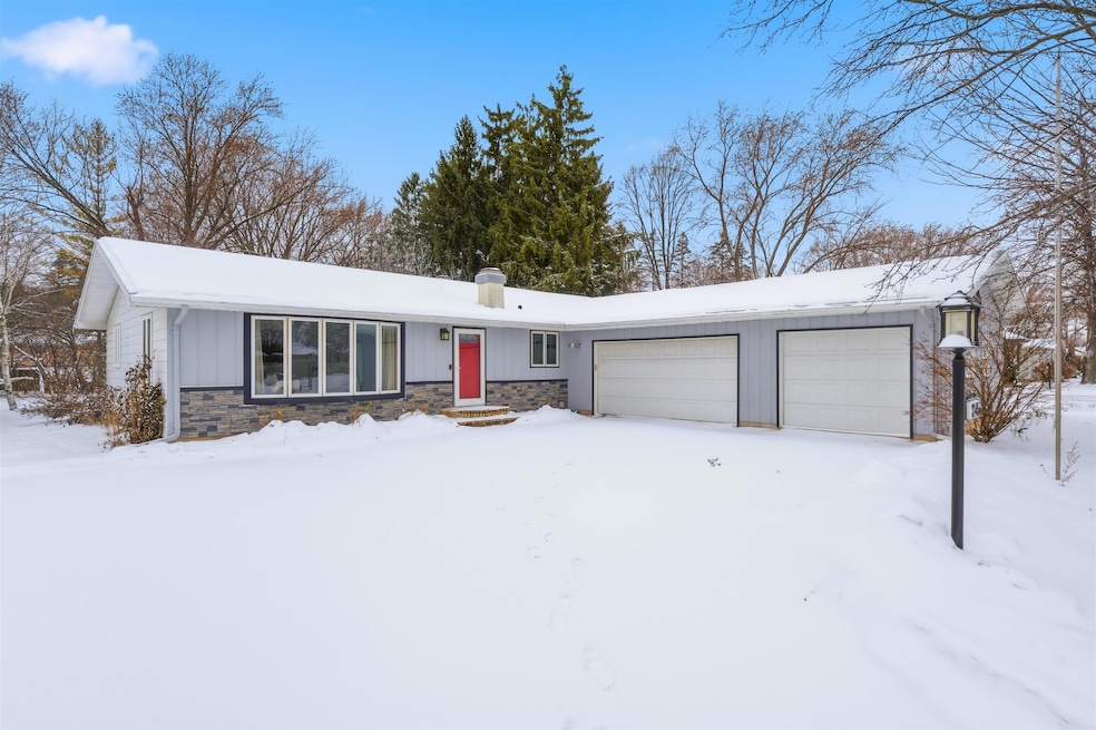 3145 N Morrison St, Appleton, WI 54911 - photo 1