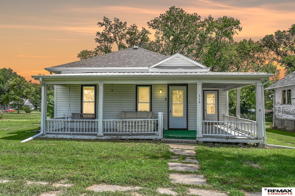 514 N 9th St, Wymore, NE 68466 - photo 1