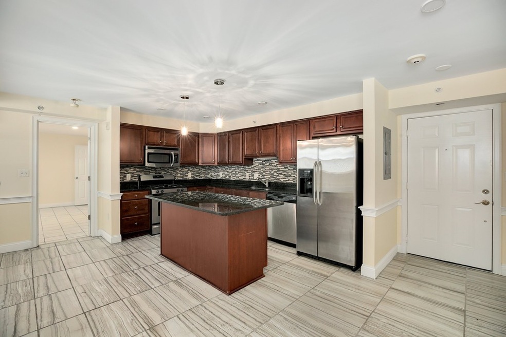 86 Greenleaf St unit 101, Quincy, MA 02169 - photo 1