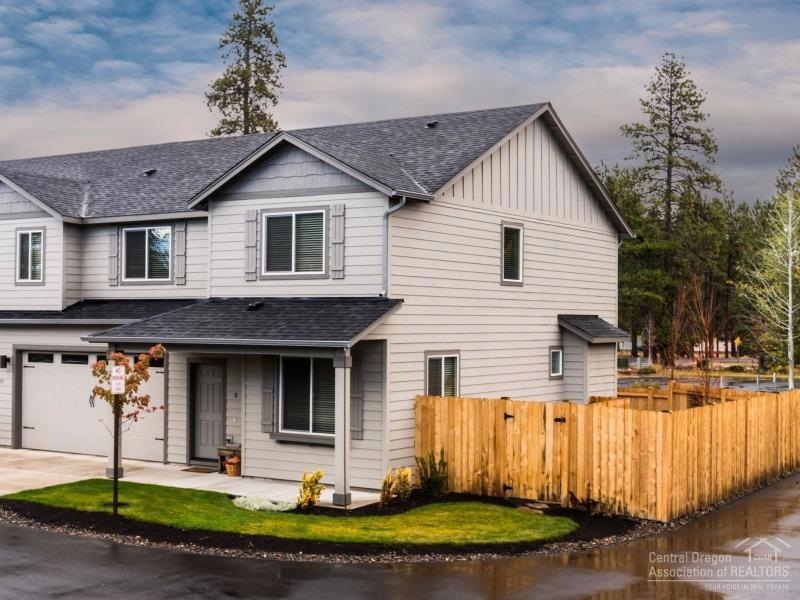 1255 W McKinney Butte Rd unit B, Sisters, OR 97759 - photo 1