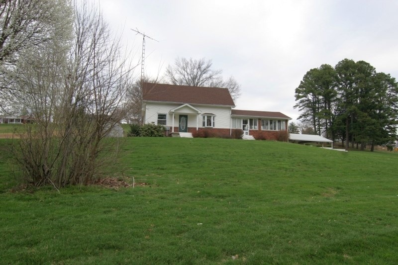 5589 E Vine St, Dubois IN 47527