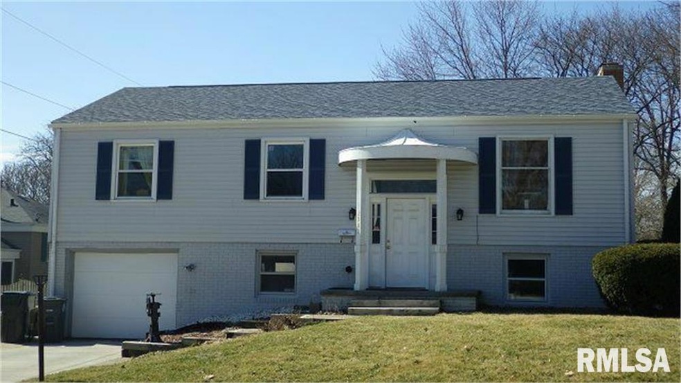 2902 Linden Ln, Bettendorf, IA 52722 - photo 1