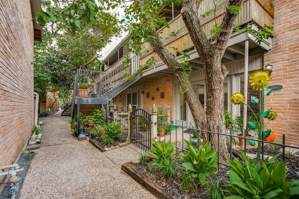 3928 W Alabama St unit 1, Houston, TX 77027 - photo 1