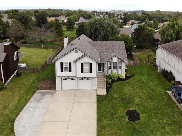 1712 Longhorn Ln, Raymore, MO 64083 - photo 1