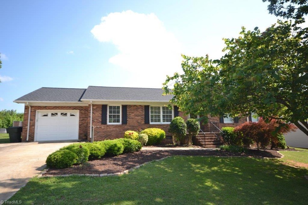 832 Rockcliff Terrace, Asheboro, NC 27205 - photo 1