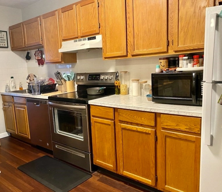 120 Massachusetts Ave unit 3, Arlington, MA 02474 - photo 1