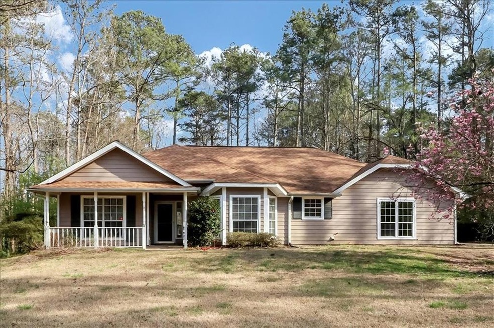 Ranch-style house with covered porch and a front l
