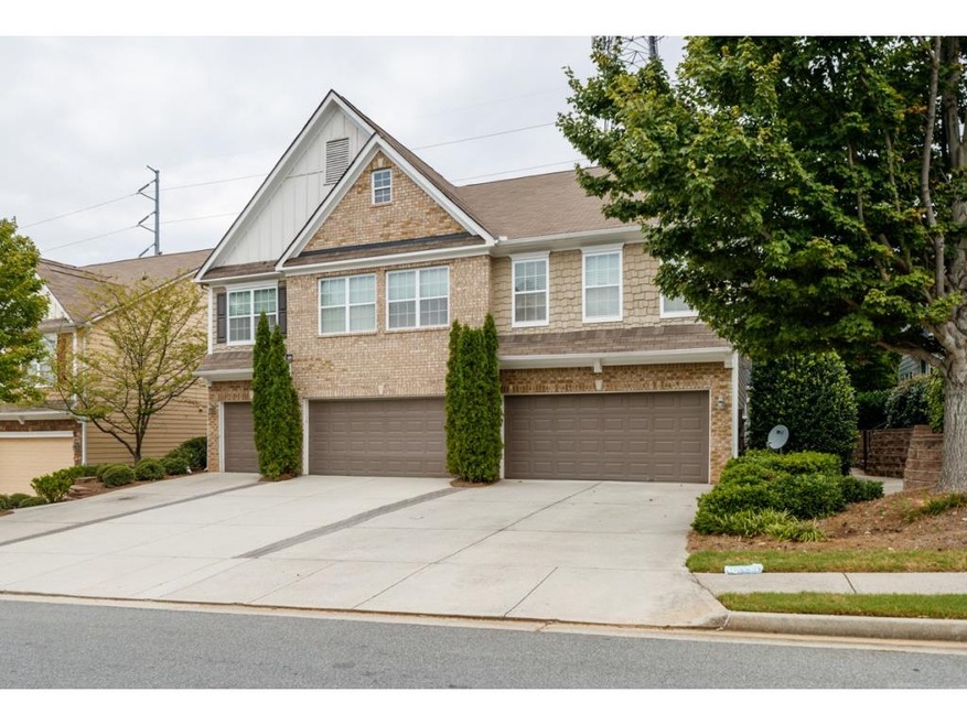 2658 back unit with the center driveway that holds