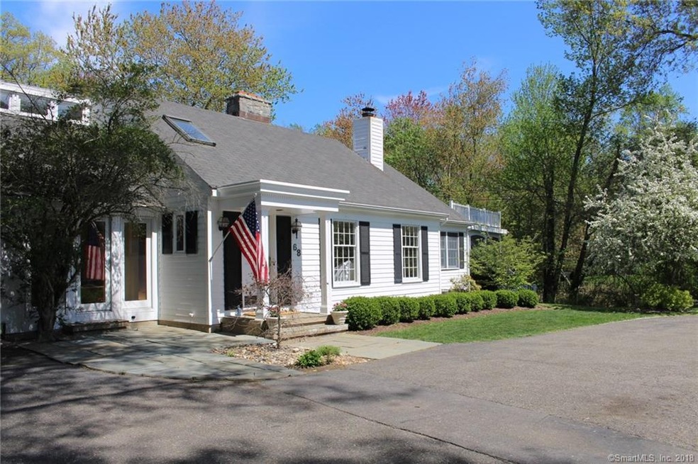 Great curb appeal in all seasons