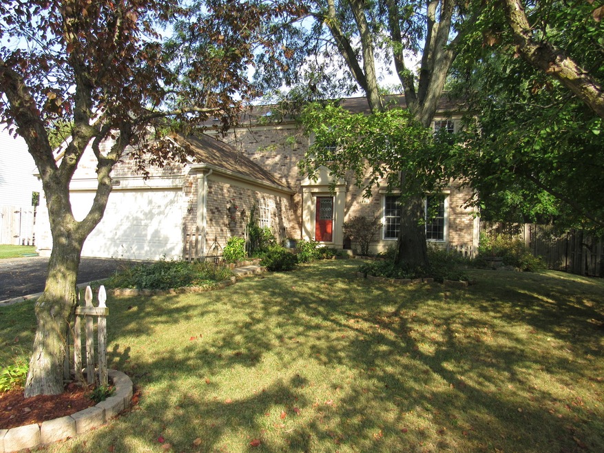 1441 Yosemite Pkwy, Algonquin, IL 60102 - photo 1