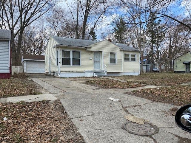 5817 Winthrop Blvd, Flint, MI 48505 - photo 1