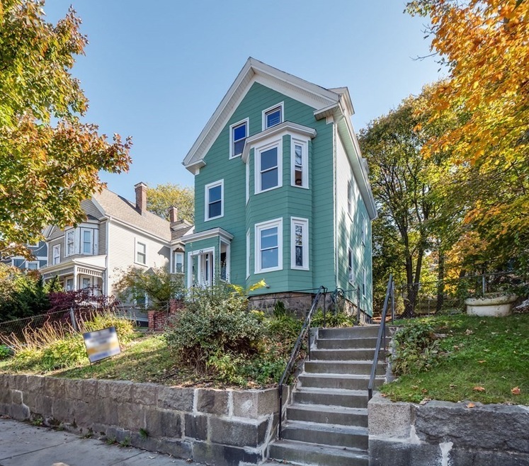 Sold $900,000 • Co-Listing Agent