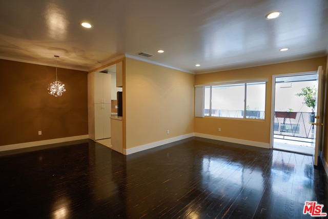 Spacious & Bright Living Room