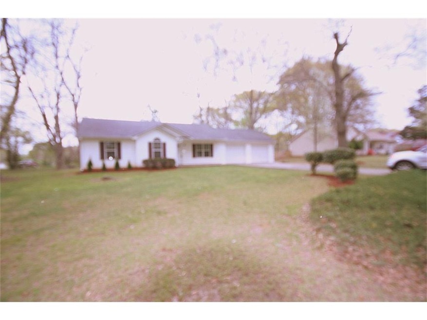 Beautiful level lot front and rear