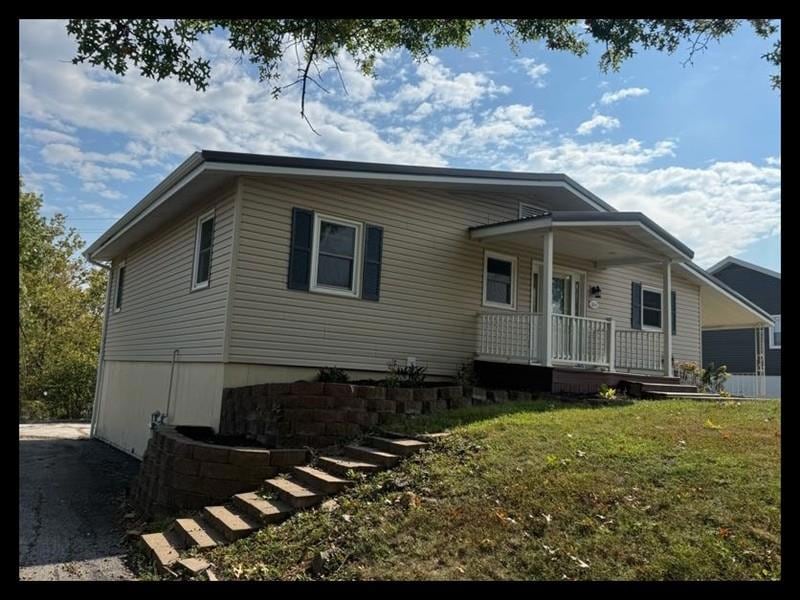 804 Maple Ln, Macon, MO 63552 - photo 1