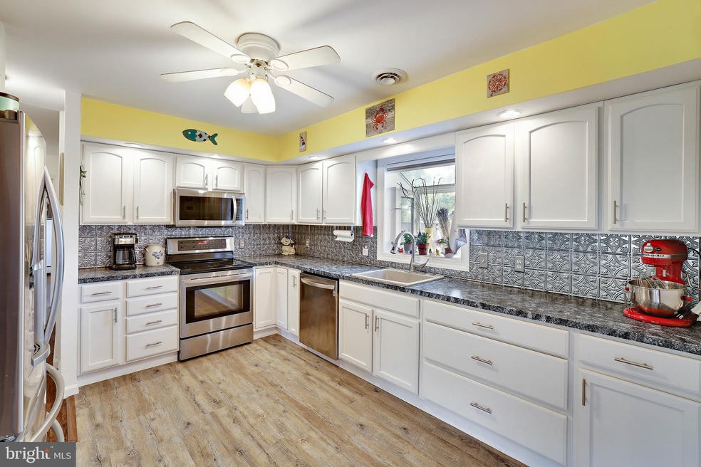 208 Beach Rd, Pasadena, MD 21122 - photo 1