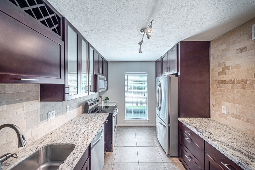 A beautiful renovated townhouse!