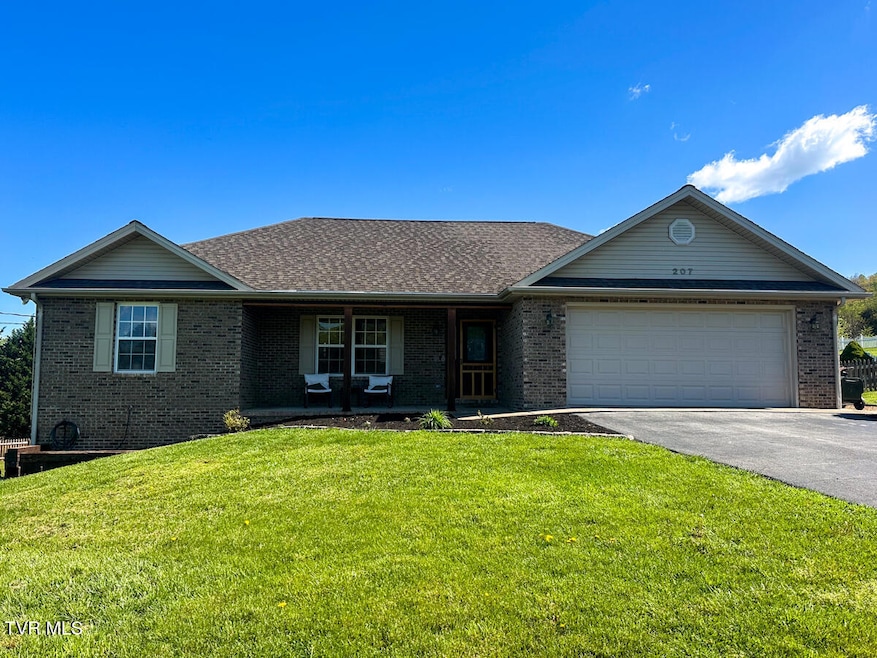 207 Humming Bird Way-01