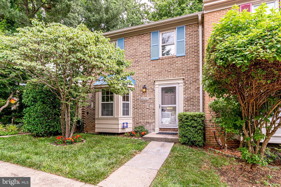 9620 Lindenbrook St, Fairfax, VA 22031 - photo 1