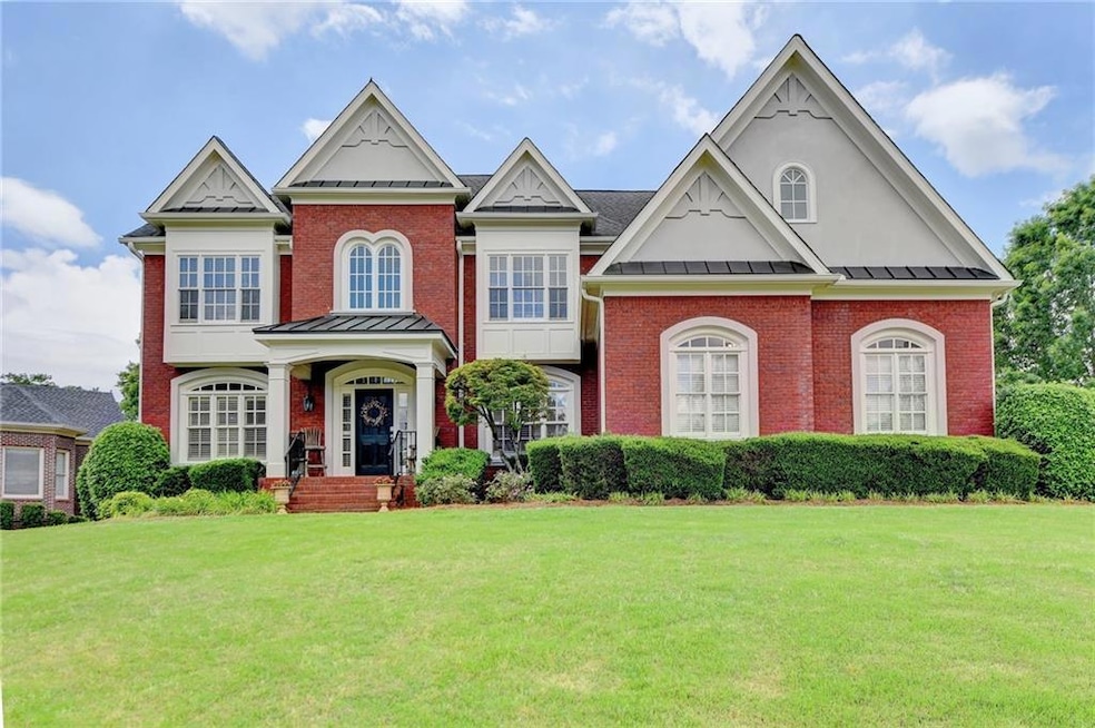 View of front of property featuring a front lawn