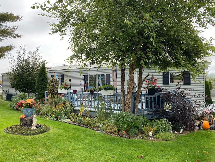 11 Hilltop Manor Mobile Home Park, Littleton, NH 03561 - photo 1