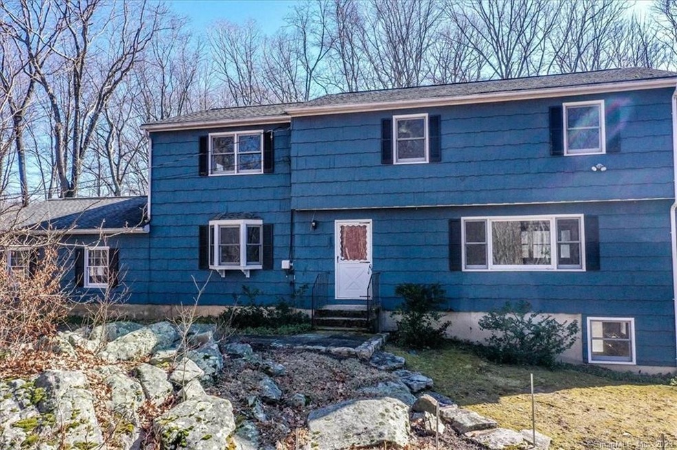 Welcome to 9 Saddle Ridge Rd!